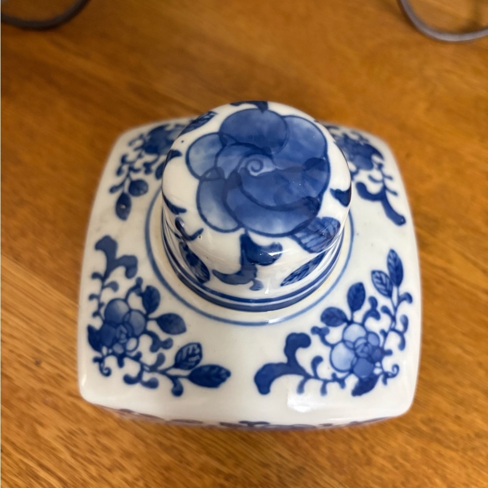 Blue & White Floral Ginger Jar/ Tea Jar - Picture 2 of 7